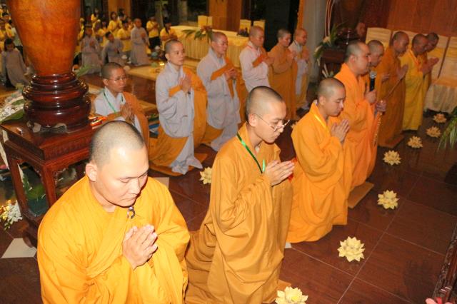Xúc động đêm thắp nến tri ân tại khóa tu mùa hè “Đức Phật Trong Con” năm 2018