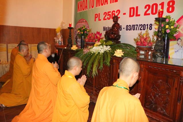 Xúc động đêm thắp nến tri ân tại khóa tu mùa hè “Đức Phật Trong Con” năm 2018