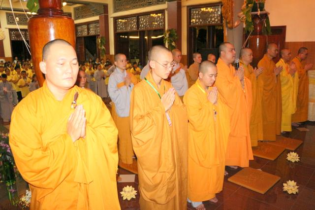 Xúc động đêm thắp nến tri ân tại khóa tu mùa hè “Đức Phật Trong Con” năm 2018