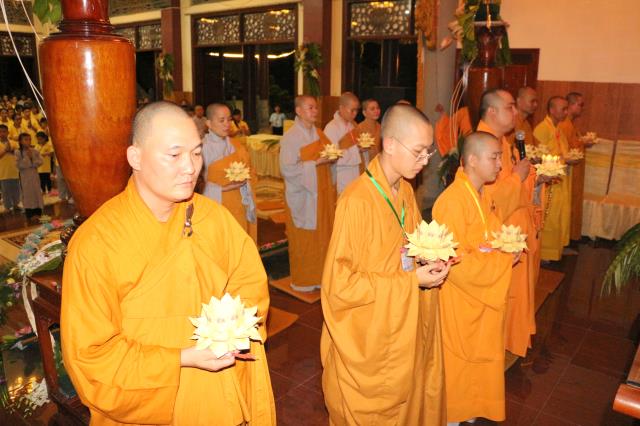 Xúc động đêm thắp nến tri ân tại khóa tu mùa hè “Đức Phật Trong Con” năm 2018