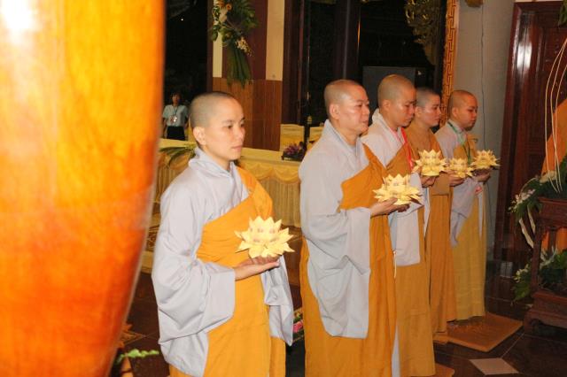 Xúc động đêm thắp nến tri ân tại khóa tu mùa hè “Đức Phật Trong Con” năm 2018