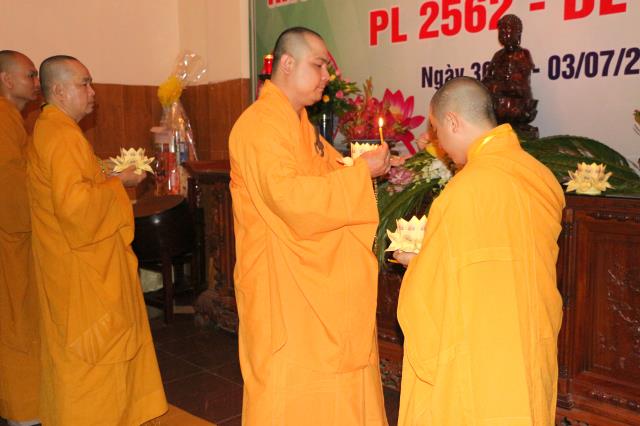 Xúc động đêm thắp nến tri ân tại khóa tu mùa hè “Đức Phật Trong Con” năm 2018