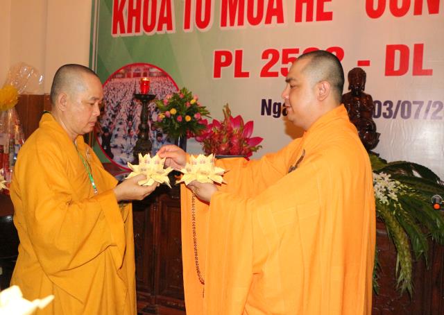 Xúc động đêm thắp nến tri ân tại khóa tu mùa hè “Đức Phật Trong Con” năm 2018