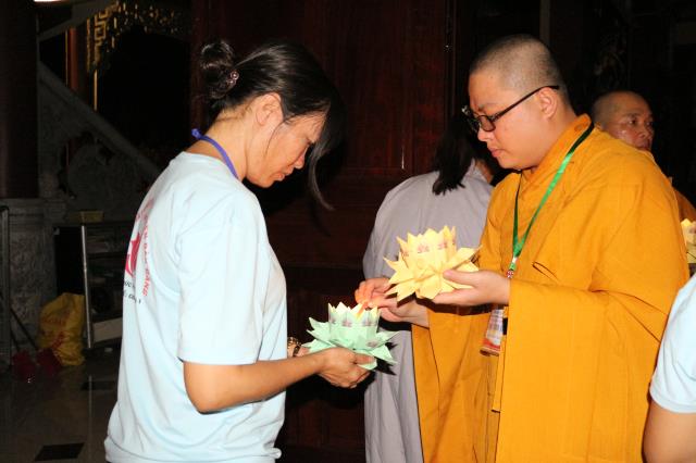 Xúc động đêm thắp nến tri ân tại khóa tu mùa hè “Đức Phật Trong Con” năm 2018