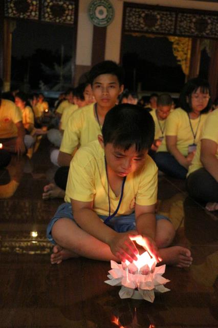 Xúc động đêm thắp nến tri ân tại khóa tu mùa hè “Đức Phật Trong Con” năm 2018
