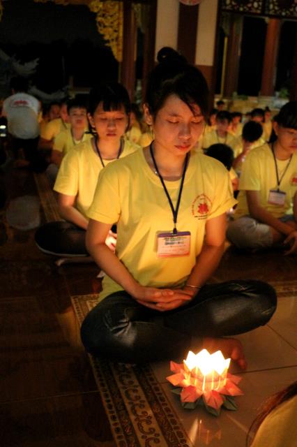 Xúc động đêm thắp nến tri ân tại khóa tu mùa hè “Đức Phật Trong Con” năm 2018