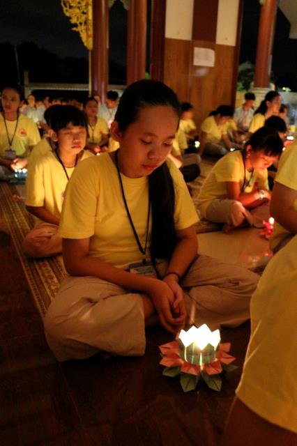 Xúc động đêm thắp nến tri ân tại khóa tu mùa hè “Đức Phật Trong Con” năm 2018