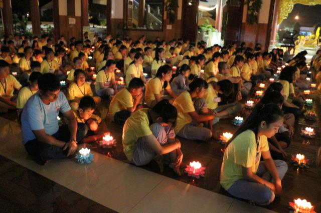 Xúc động đêm thắp nến tri ân tại khóa tu mùa hè “Đức Phật Trong Con” năm 2018