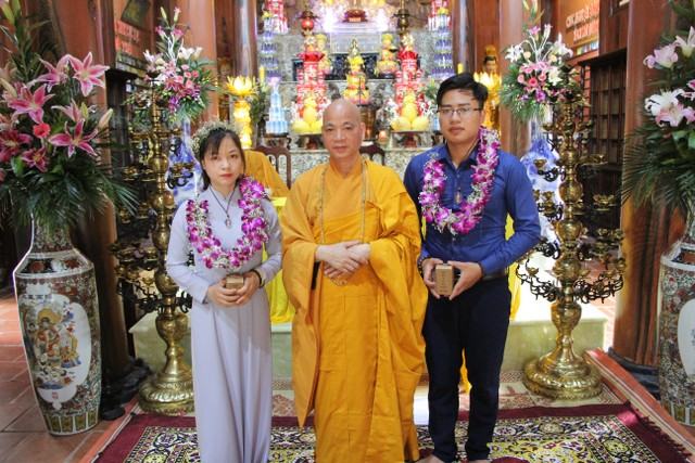 Thái Bình: Hai bạn trẻ hằng thuận tại chùa Từ Xuyên