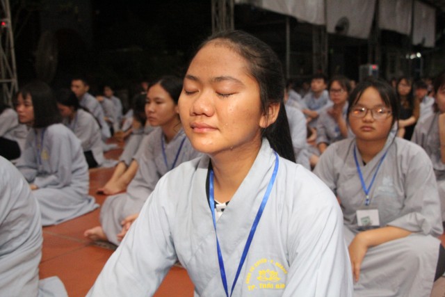 Mùa hè giới trẻ về chùa học Phật