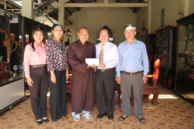 Bình Dương : Ban tôn giáo thăm Các Trường Hạ Tỉnh Bình Dương Nhân Mùa An Cư Kiết Hạ Pl. 2562