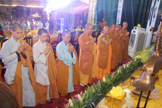 Thái Bình: Lễ hội bông hồng cài áo tại chùa Từ Xuyên