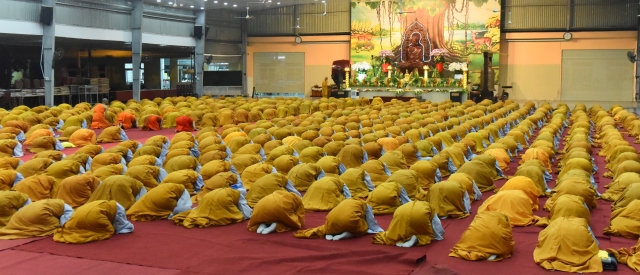 Chùm ảnh: Trang nghiêm thời tụng kinh và ngồi thiên buổi tối tại Học viện PGVN tại TP. HCM