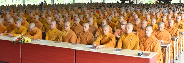 Chùm ảnh: Tụng kinh, thiền hành, nghe giảng và dùng cơm trong chánh niệm tại Học viện PGVN tại TP. HCM