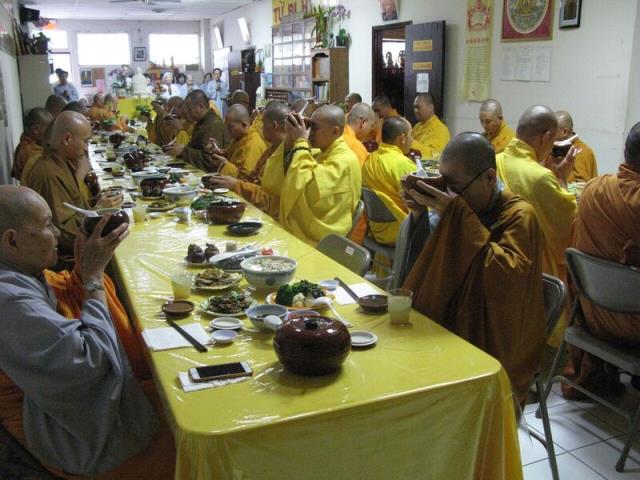 Pháp hỷ sung mãn tại trường hạ chùa Quang Minh - PL. 2562