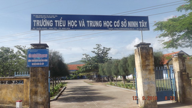 Từ thiện Bước Chân Yêu Thương thị xã Ninh Hòa tặng quà