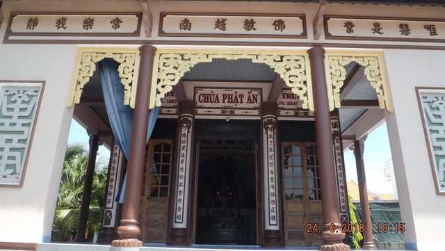 Chùa Khánh Long hành hương cúng dường thập tự