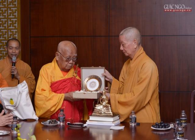 Đoàn Việt tông tại Thái Lan thăm GHPGVN, Việt Nam Quốc Tự