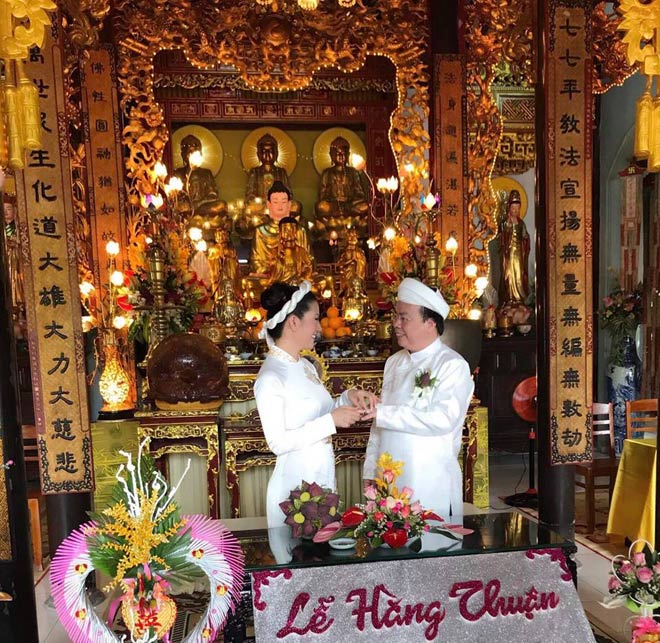 Hình ảnh đẹp trong lễ Hằng Thuận của nữ ca sỹ và chồng Thứ trưởng