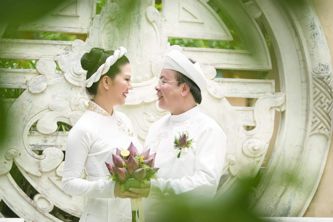 Hình ảnh đẹp trong lễ Hằng Thuận của nữ ca sỹ và chồng Thứ trưởng
