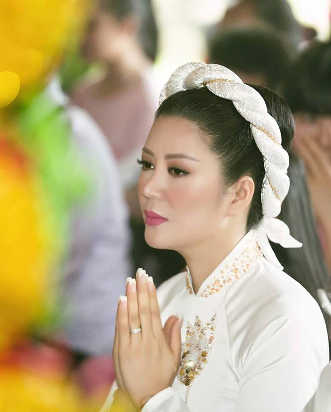 Hình ảnh đẹp trong lễ Hằng Thuận của nữ ca sỹ và chồng Thứ trưởng