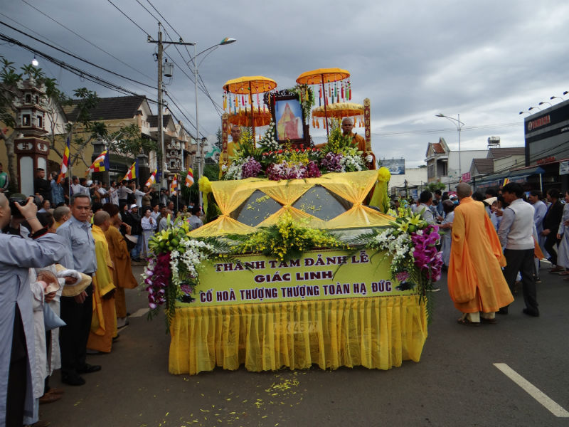 Lâm Đồng: Phụng thỉnh kim quan HT. Thích Toàn Đức an trí Giác linh đường