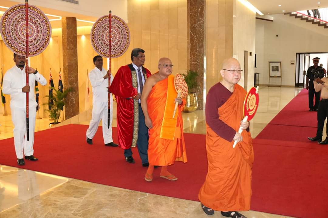 Tăng Ni sinh Việt Nam du học tại Sri Lanka tốt nghiệp các học phần Tiến Sĩ và Thạc Sĩ tại trường Đại Học Kelaniya