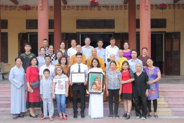 Thái Bình: Hai bạn trẻ làm lễ hằng thuận tại chùaThánh Long