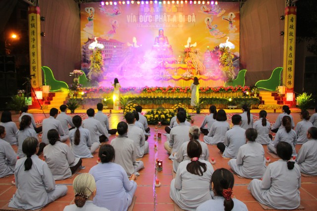Thái Bình: Lung linh hoa đăng đêm Di Đà tại chùa Từ Xuyên