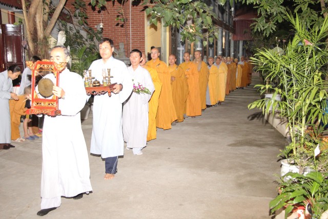 Thái Bình: Lung linh hoa đăng đêm Di Đà tại chùa Từ Xuyên