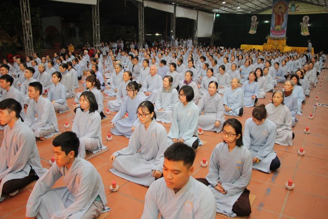 Thái Bình: Lung linh hoa đăng đêm Di Đà tại chùa Từ Xuyên