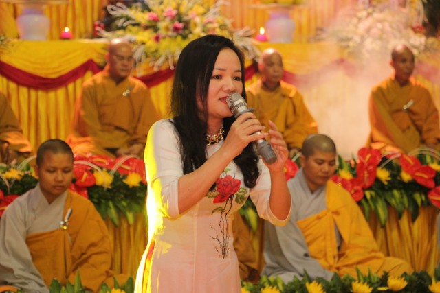 Thái Bình: Lung linh hoa đăng đêm Di Đà tại chùa Từ Xuyên