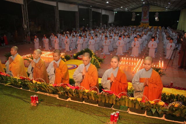 Thái Bình: Lung linh hoa đăng đêm Di Đà tại chùa Từ Xuyên