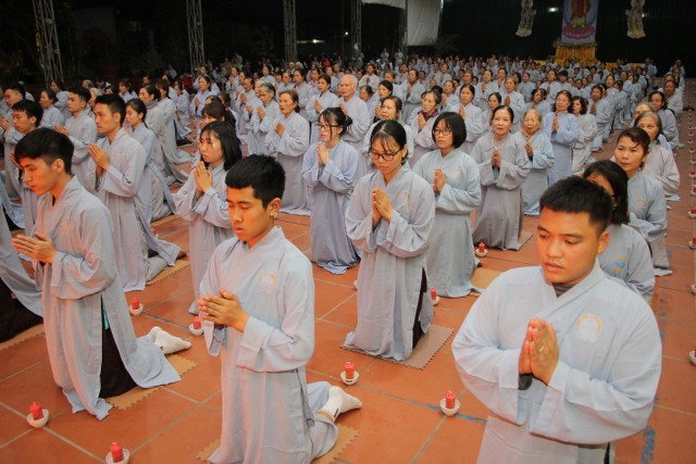 Thái Bình: Lung linh hoa đăng đêm Di Đà tại chùa Từ Xuyên
