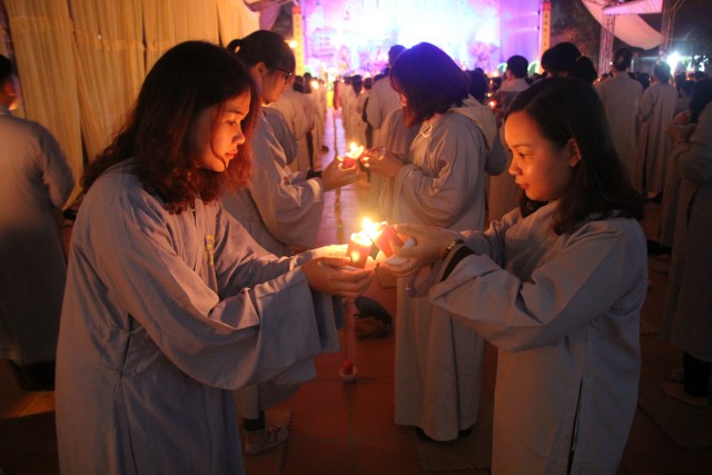 Thái Bình: Lung linh hoa đăng đêm Di Đà tại chùa Từ Xuyên