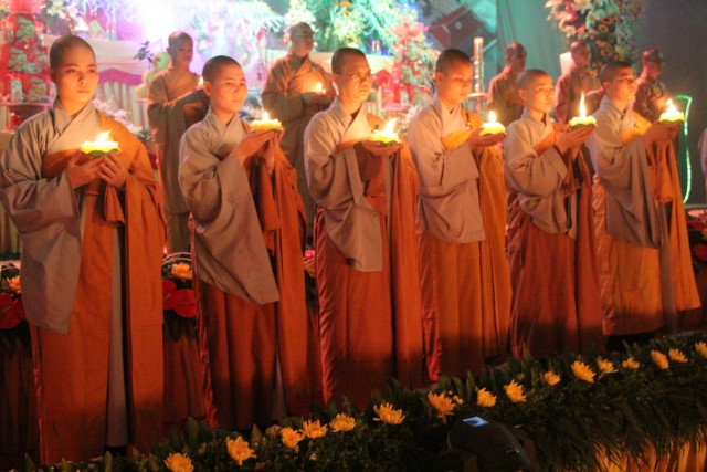 Thái Bình: Lung linh hoa đăng đêm Di Đà tại chùa Từ Xuyên