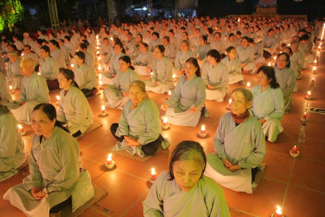 Thái Bình: Lung linh hoa đăng đêm Di Đà tại chùa Từ Xuyên