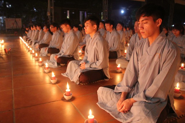 Thái Bình: Lung linh hoa đăng đêm Di Đà tại chùa Từ Xuyên