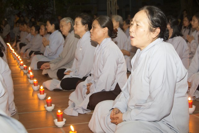 Thái Bình: Lung linh hoa đăng đêm Di Đà tại chùa Từ Xuyên