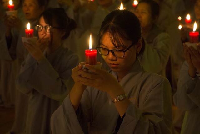 Thái Bình: Lung linh hoa đăng đêm Di Đà tại chùa Từ Xuyên