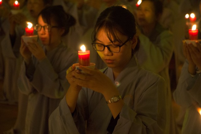 Thái Bình: Lung linh hoa đăng đêm Di Đà tại chùa Từ Xuyên