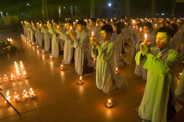 Thái Bình: Lung linh hoa đăng đêm Di Đà tại chùa Từ Xuyên