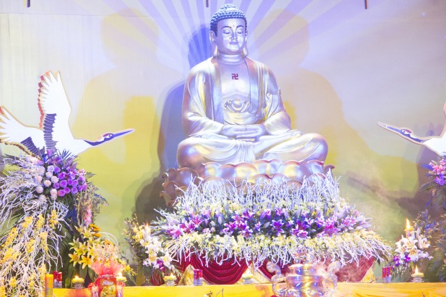 Thái Bình: Lung linh hoa đăng đêm Di Đà tại chùa Từ Xuyên