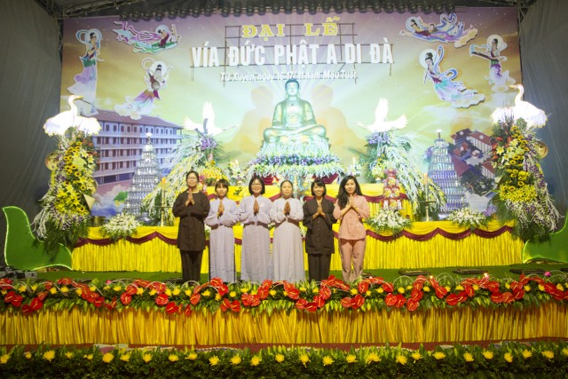 Thái Bình: Lung linh hoa đăng đêm Di Đà tại chùa Từ Xuyên