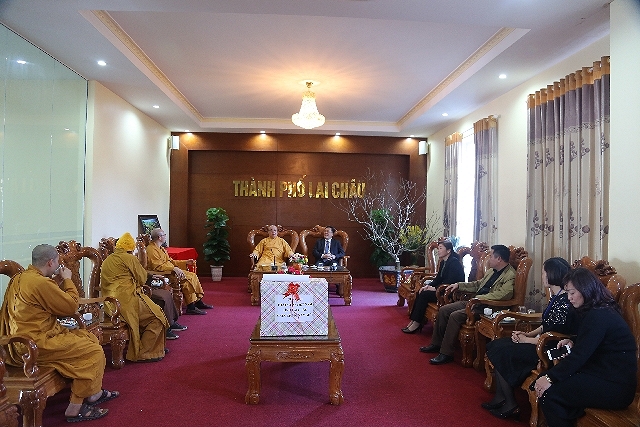HT. Thích Thanh Nhiễu chúc Tết - tặng quà từ thiện Xuân Kỷ Hợi 2019 tại Lai Châu