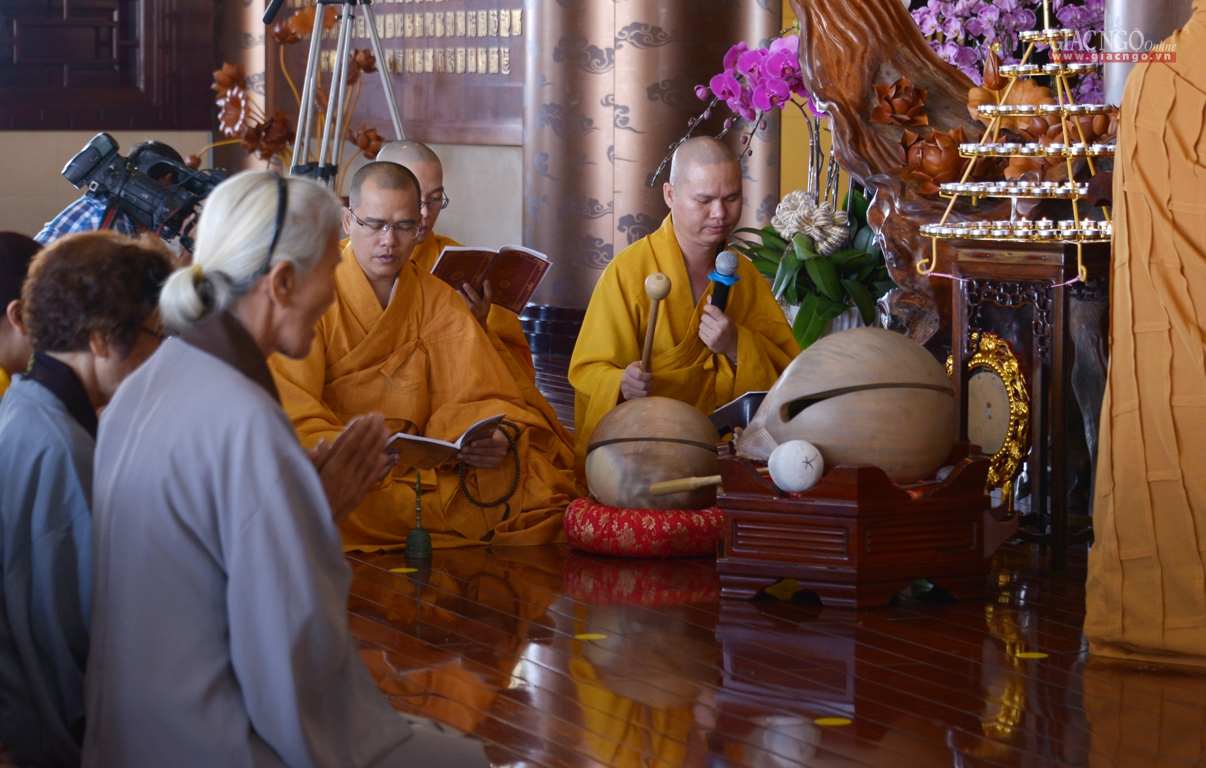 Trang nghiêm khai đàn Pháp hội Dược Sư tại chùa Huê Nghiêm