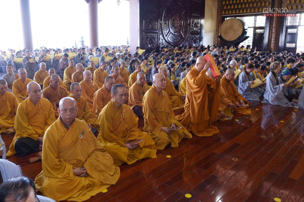 Trang nghiêm khai đàn Pháp hội Dược Sư tại chùa Huê Nghiêm