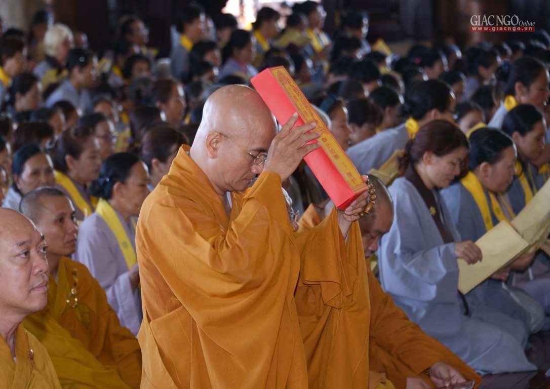 Trang nghiêm khai đàn Pháp hội Dược Sư tại chùa Huê Nghiêm