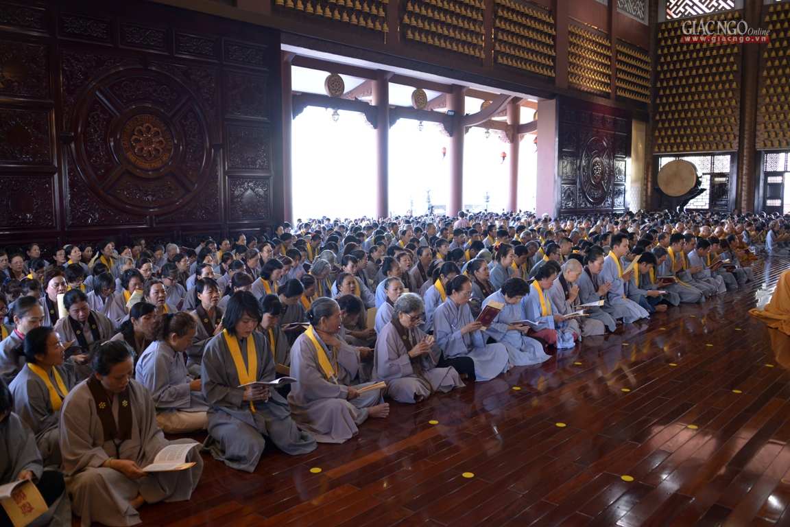Trang nghiêm khai đàn Pháp hội Dược Sư tại chùa Huê Nghiêm