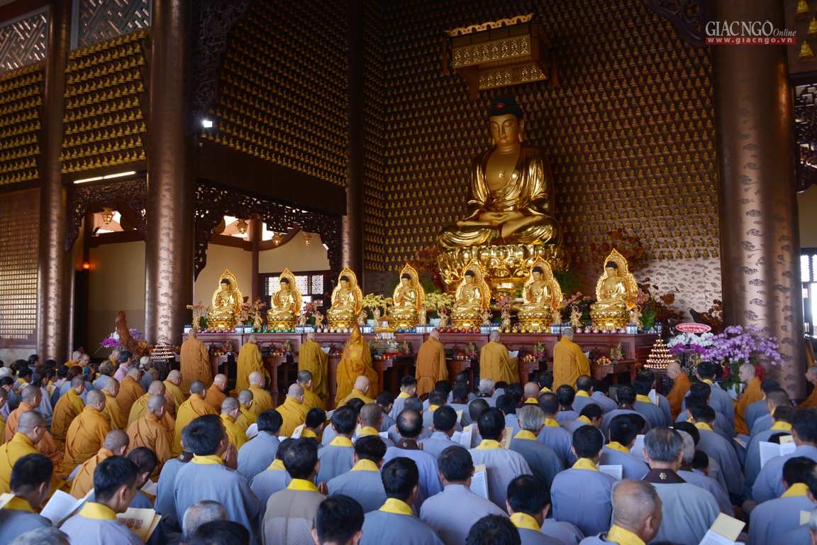 Trang nghiêm khai đàn Pháp hội Dược Sư tại chùa Huê Nghiêm